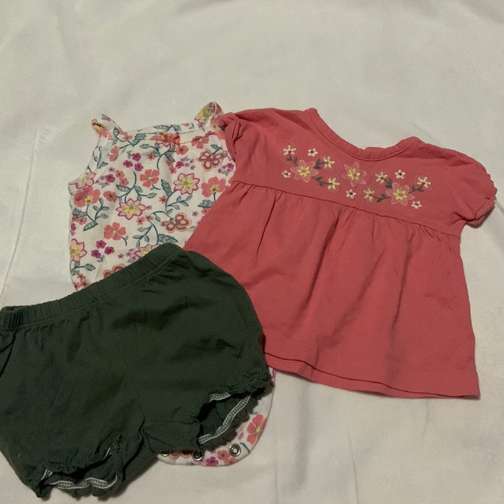 Carter’s baby girl pink/green 3 piece floral set